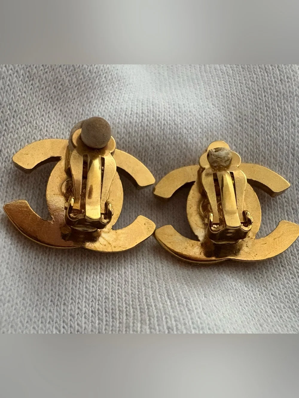 Pre loved Chanel CC Turnlock Earrings Clip-On Gold Large 96P